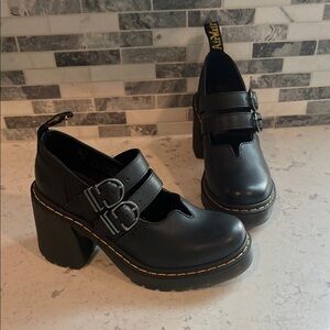 Dr. MARTENS Eviee Women’s Size 7